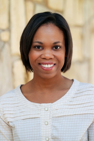 Headshot of Kelli Johnson