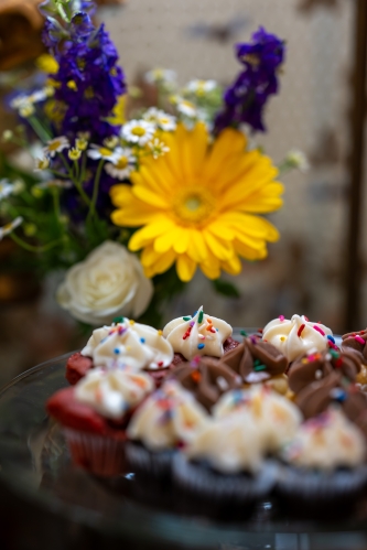 Cupcakes and flowers